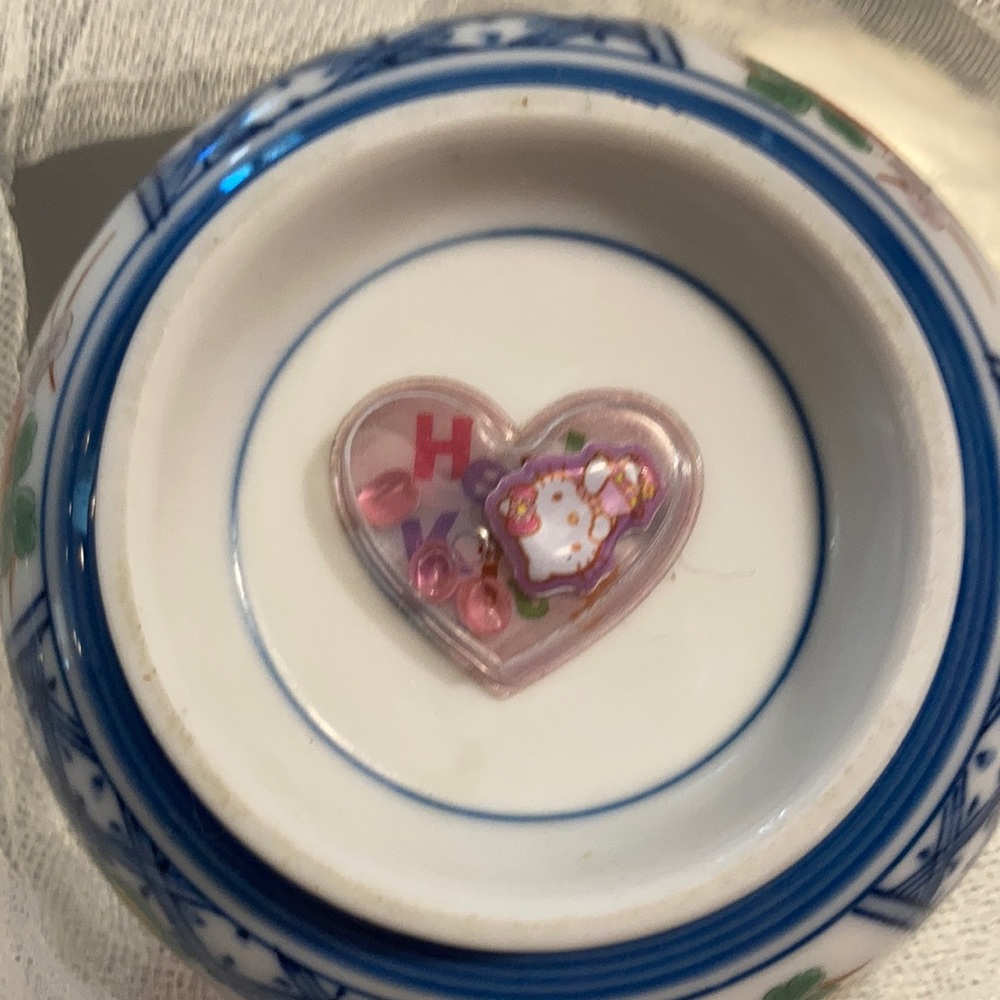 Hello Kitty heart shaped bubble sticker